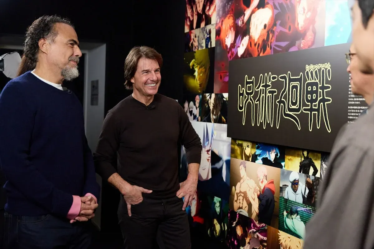 Tom Cruise Visits MAPPA EXPO, Views Jujutsu Kaisen Art